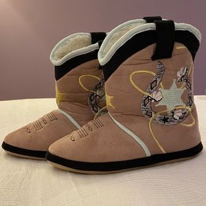 NWOT Cicciabella Cowgirl Slippers Faux Shearling Inside Size 6.5-7.5